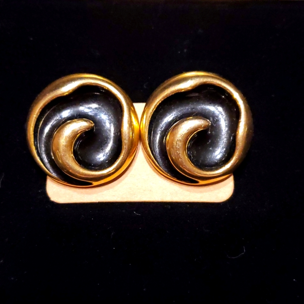 525vintage Clip On Earrings